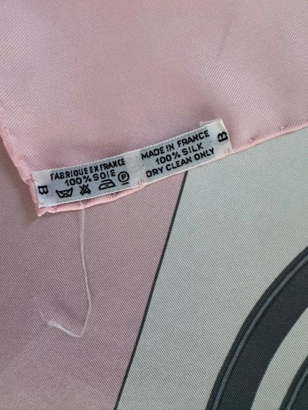 Hermes Silk Scarf Carré 90 Pink White Hand Rolled Made in France - Picture 9 of 9